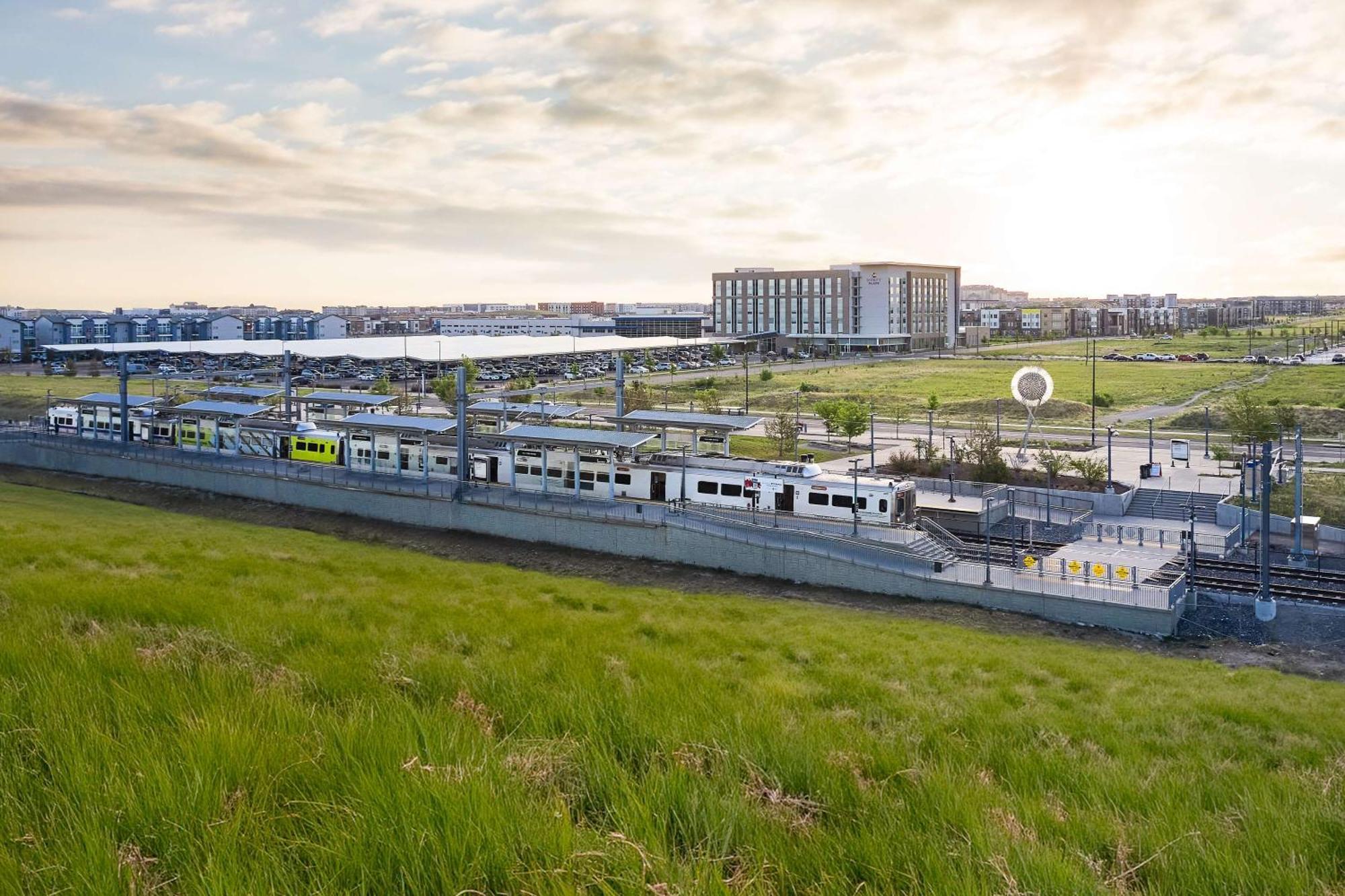 Hyatt Place Pena Station/Denver Airport Hotel Exterior photo